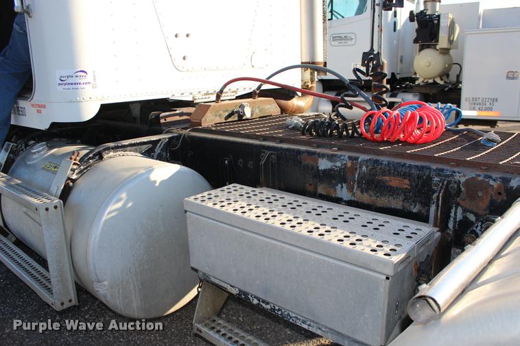 image for item DA4273 1987 Freightliner FLC-64T semi truck