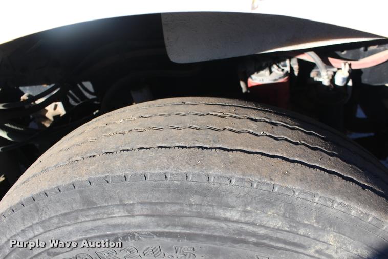 image for item DA4273 1987 Freightliner FLC-64T semi truck