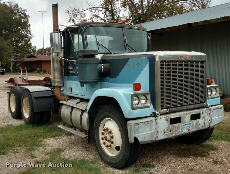 image for item DA4376 1983 GMC General semi truck