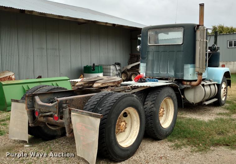 image for item DA4376 1983 GMC General semi truck