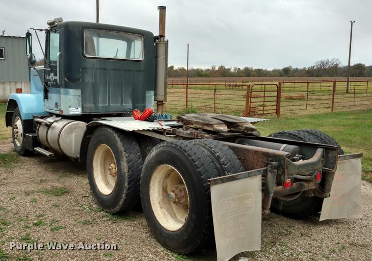 image for item DA4376 1983 GMC General semi truck
