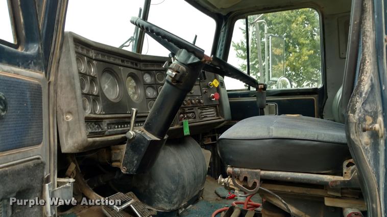 image for item DA4376 1983 GMC General semi truck