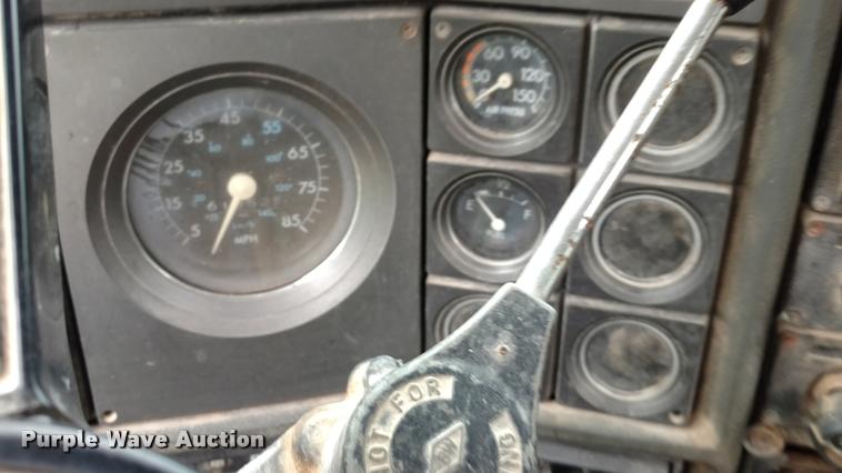 image for item DA4376 1983 GMC General semi truck