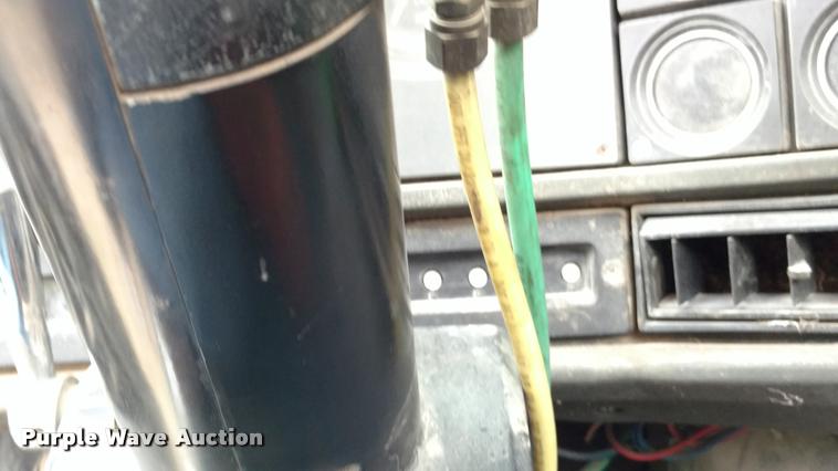 image for item DA4376 1983 GMC General semi truck