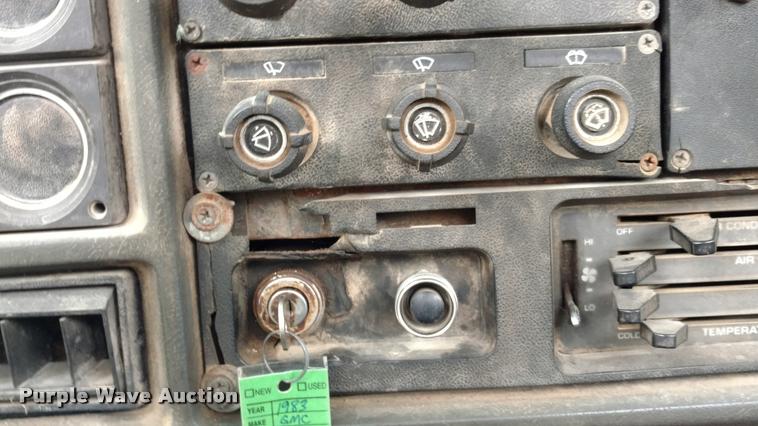 image for item DA4376 1983 GMC General semi truck