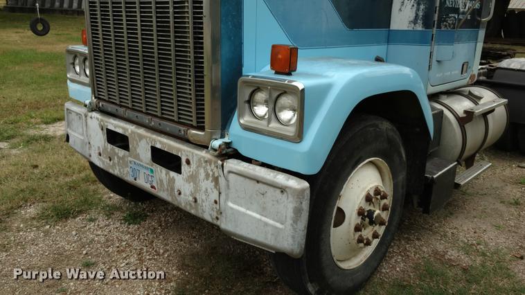 image for item DA4376 1983 GMC General semi truck