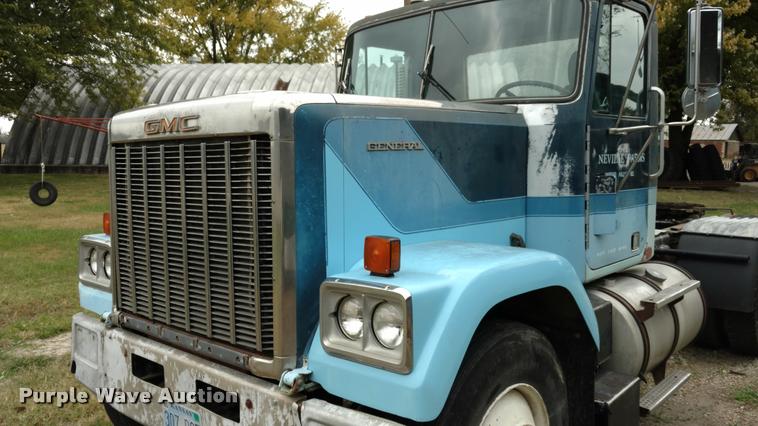 image for item DA4376 1983 GMC General semi truck