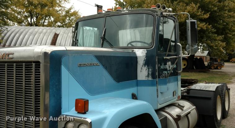 image for item DA4376 1983 GMC General semi truck