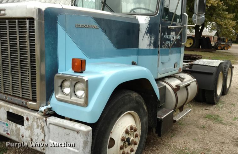 image for item DA4376 1983 GMC General semi truck