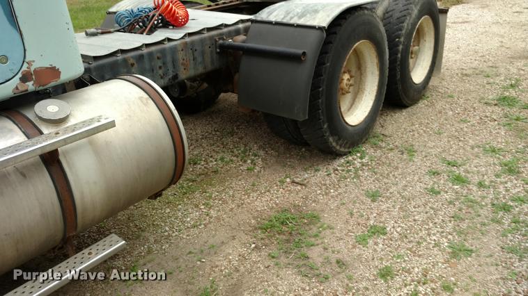 image for item DA4376 1983 GMC General semi truck