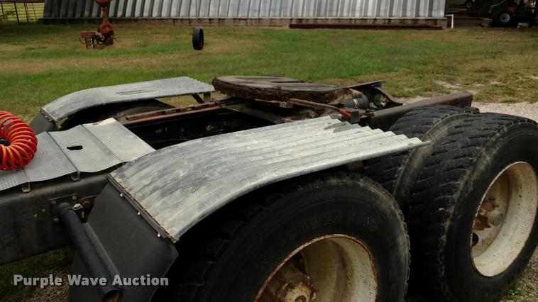 image for item DA4376 1983 GMC General semi truck