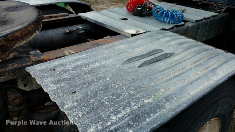 image for item DA4376 1983 GMC General semi truck