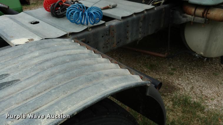 image for item DA4376 1983 GMC General semi truck