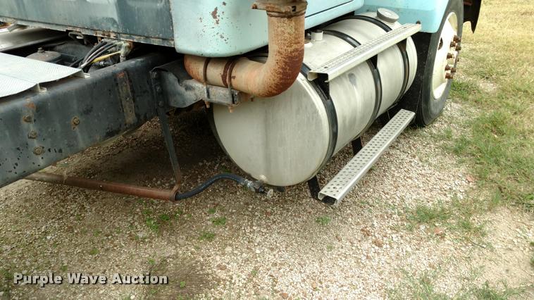 image for item DA4376 1983 GMC General semi truck