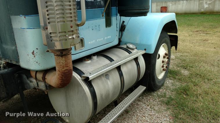 image for item DA4376 1983 GMC General semi truck