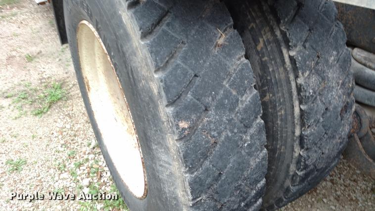 image for item DA4376 1983 GMC General semi truck