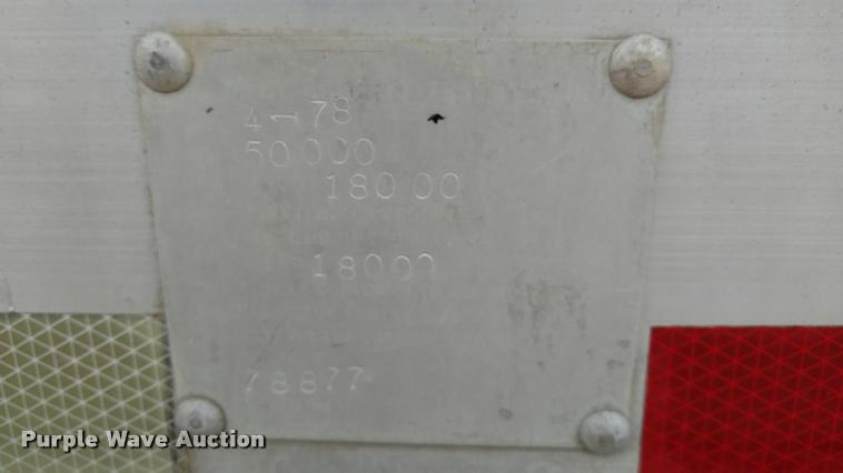 image for item DA4379 1978 Barrett livestock trailer