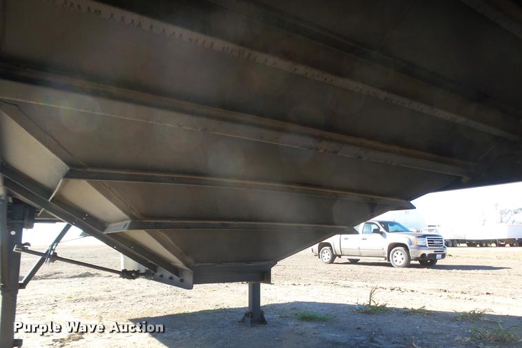 image for item DA4721 2017 Maurer 4022 double hopper grain trailer