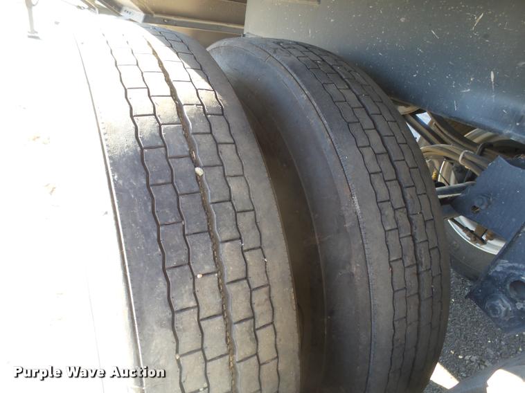 image for item DA4721 2017 Maurer 4022 double hopper grain trailer