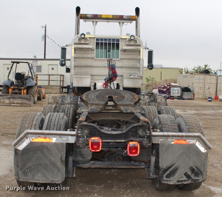 image for item DA4921 2007 Mack CL733 semi truck