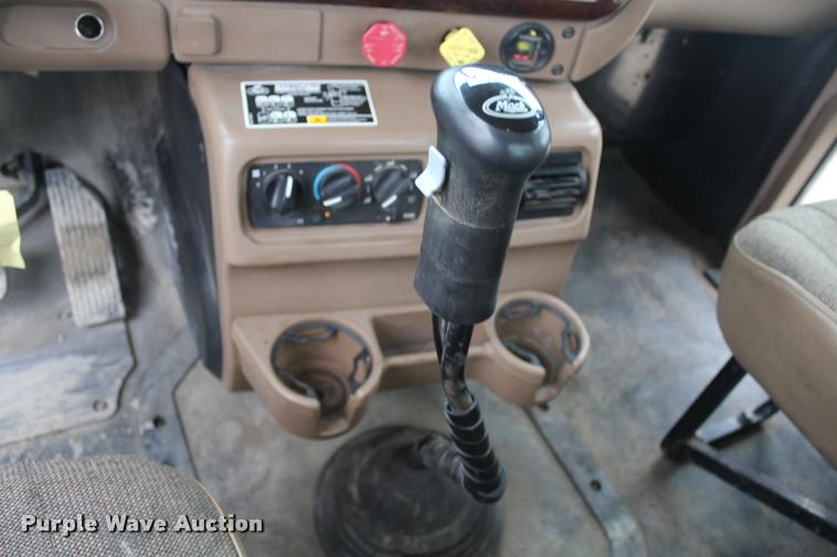 image for item DA4921 2007 Mack CL733 semi truck