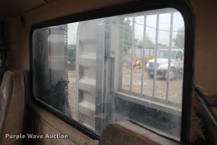 image for item DA4921 2007 Mack CL733 semi truck