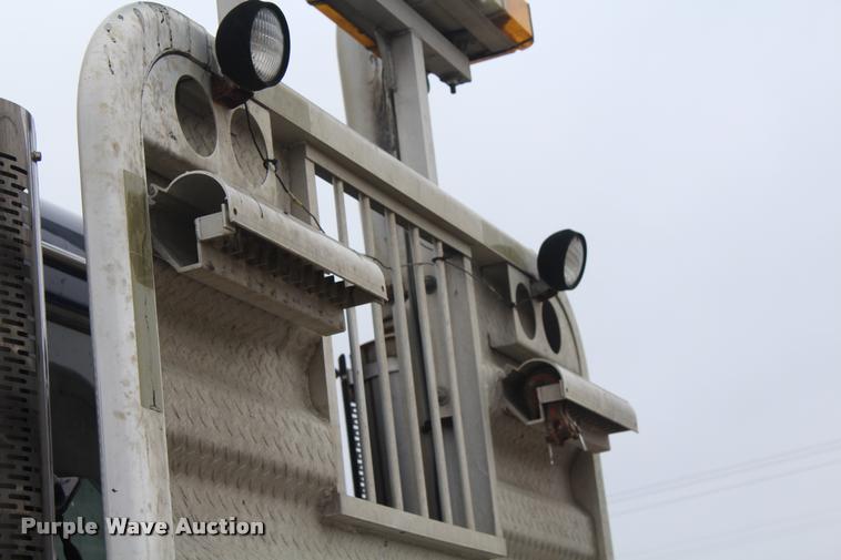 image for item DA4921 2007 Mack CL733 semi truck