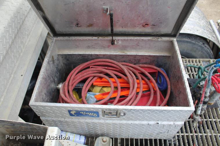 image for item DA4921 2007 Mack CL733 semi truck