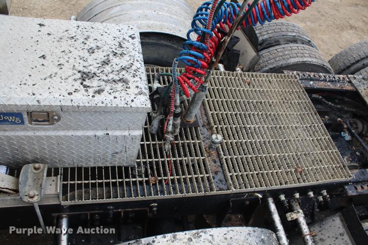 image for item DA4921 2007 Mack CL733 semi truck