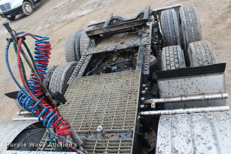 image for item DA4921 2007 Mack CL733 semi truck