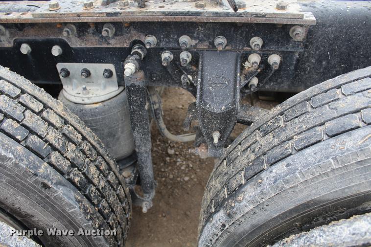 image for item DA4921 2007 Mack CL733 semi truck