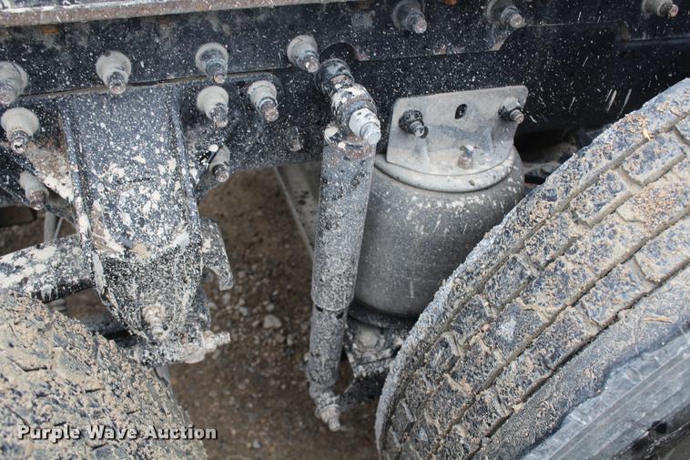 image for item DA4921 2007 Mack CL733 semi truck