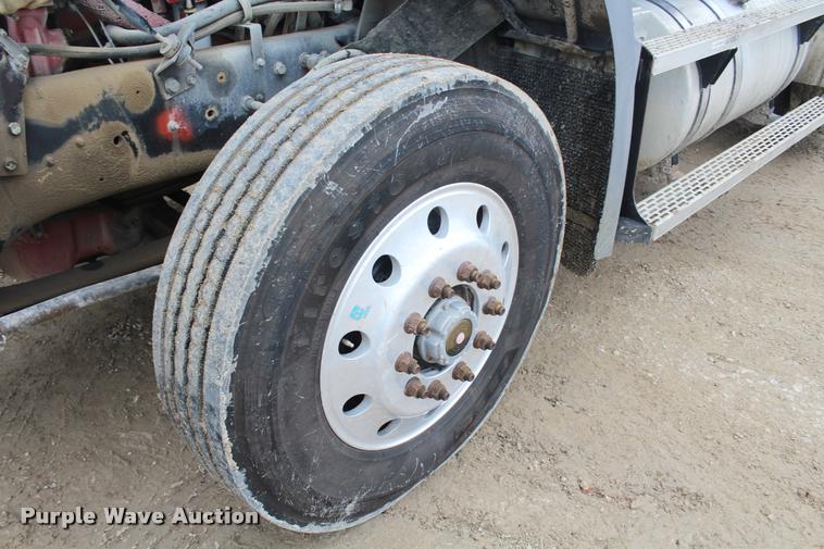 image for item DA4921 2007 Mack CL733 semi truck