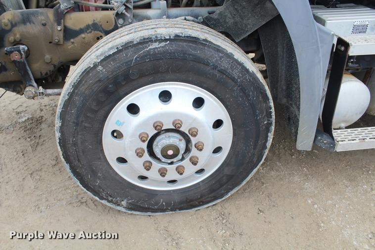 image for item DA4921 2007 Mack CL733 semi truck