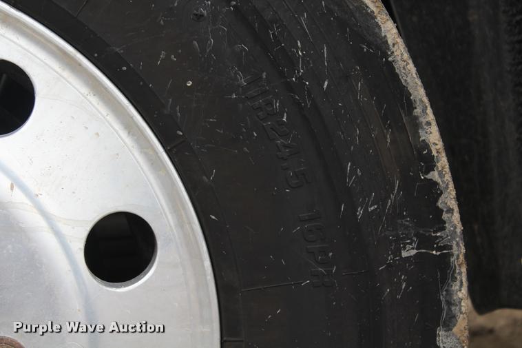 image for item DA4921 2007 Mack CL733 semi truck