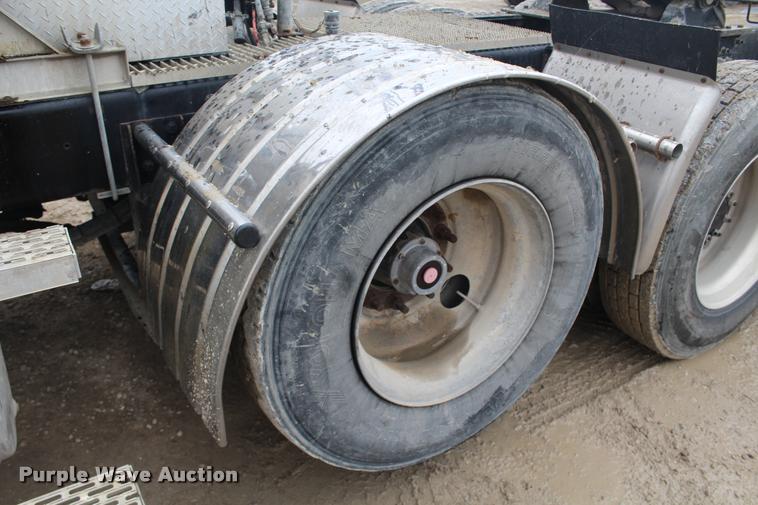 image for item DA4921 2007 Mack CL733 semi truck