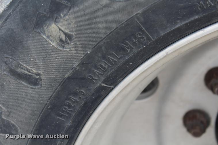 image for item DA4921 2007 Mack CL733 semi truck