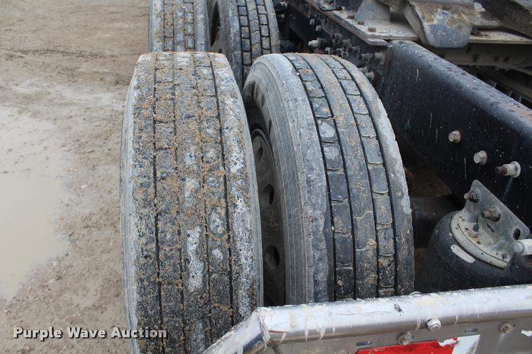 image for item DA4921 2007 Mack CL733 semi truck