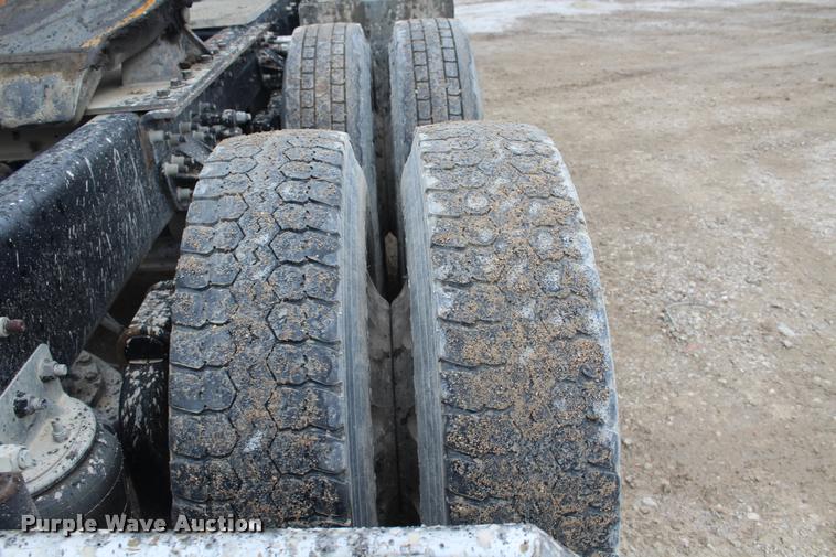 image for item DA4921 2007 Mack CL733 semi truck