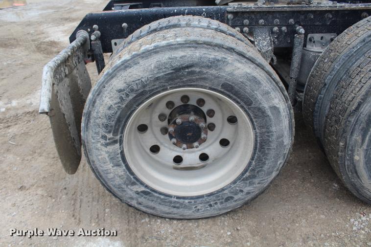 image for item DA4921 2007 Mack CL733 semi truck