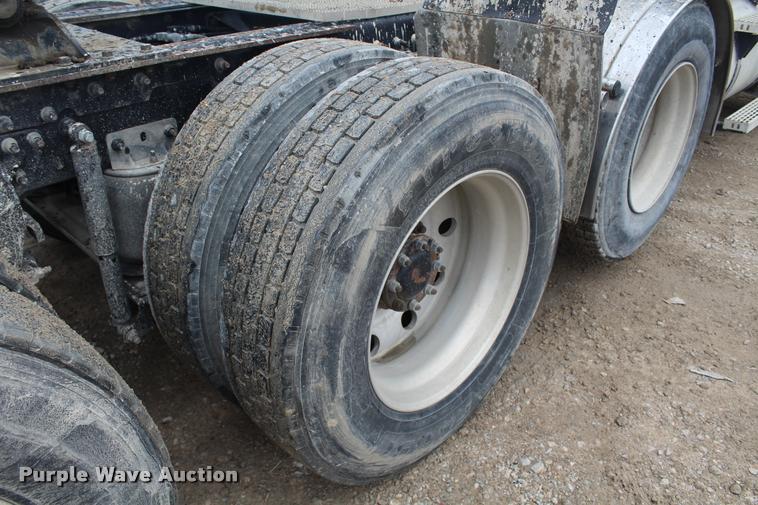 image for item DA4921 2007 Mack CL733 semi truck