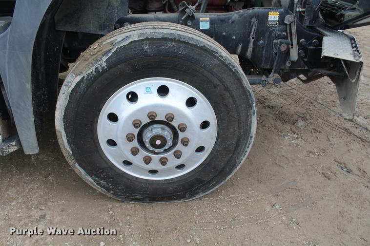 image for item DA4921 2007 Mack CL733 semi truck