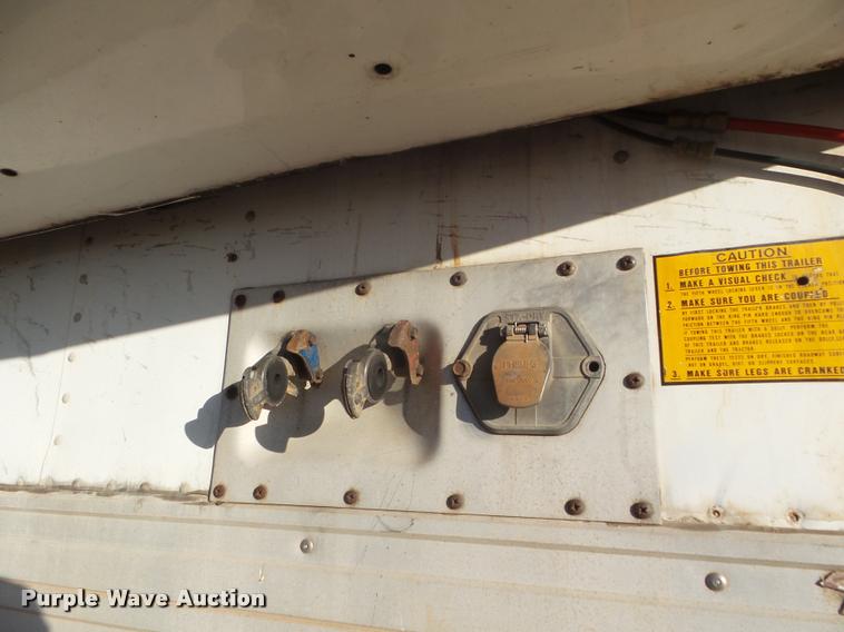 image for item DB3595 1998 Utility V52R refrigerated van trailer