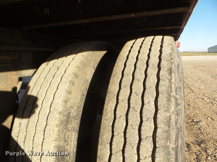 image for item DB3595 1998 Utility V52R refrigerated van trailer