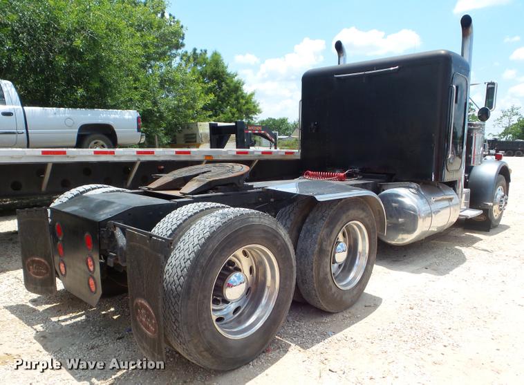 image for item F1426 1981 Peterbilt 359K semi truck