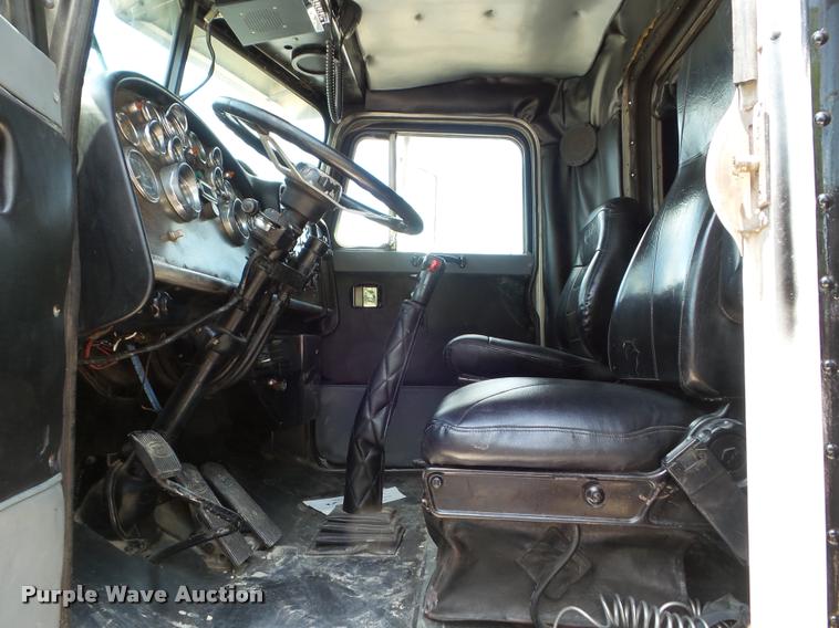 image for item F1426 1981 Peterbilt 359K semi truck