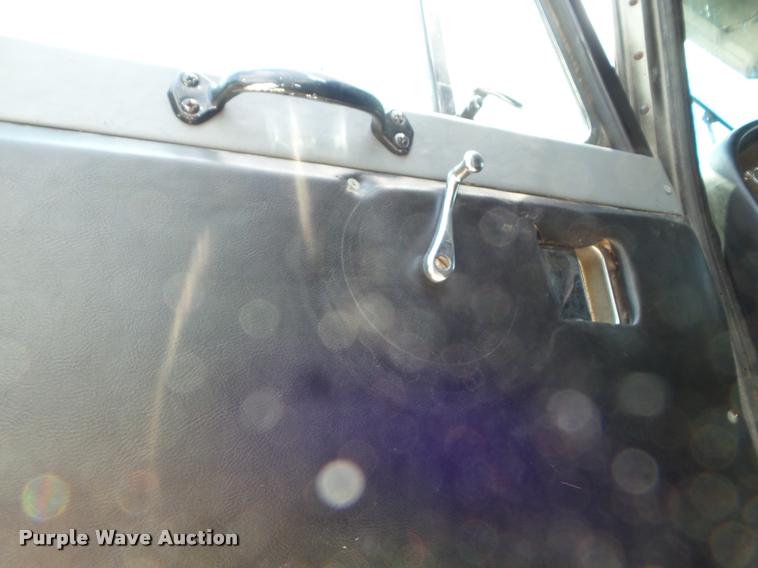 image for item F1426 1981 Peterbilt 359K semi truck