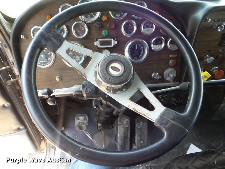 image for item F1426 1981 Peterbilt 359K semi truck