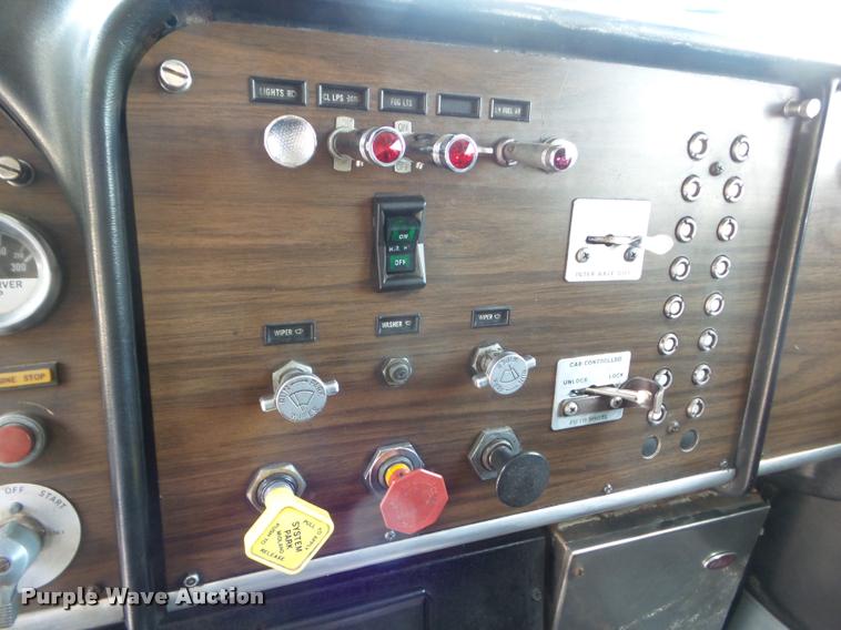 image for item F1426 1981 Peterbilt 359K semi truck