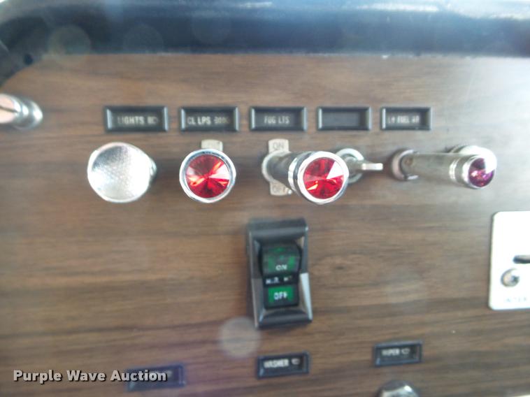 image for item F1426 1981 Peterbilt 359K semi truck